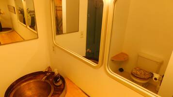 Shower, towels, soap, shampoo