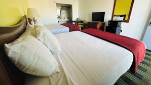 1 bedroom, WiFi (free), bed sheets - 2 Queens - 3 Miles to Cedar Point! (Sandusky)