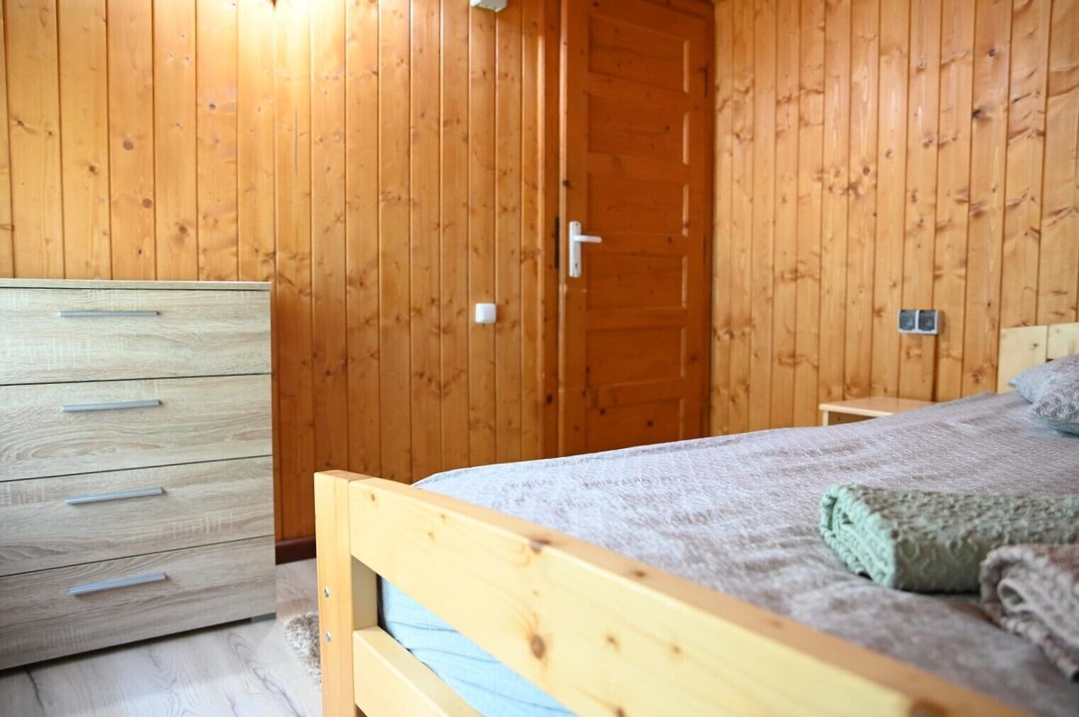 4 bedrooms, WiFi, bed sheets