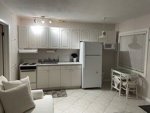 Interior - Beautiful Condo a few steps from the beach (North Redington Beach)