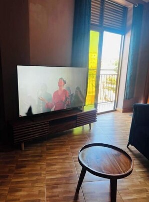 テレビ、書斎 / ワークスペース