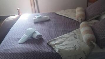 Suite Standard, plusieurs lits, balcon, vue jardin | 2 chambres, Wi-Fi gratuit, draps fournis