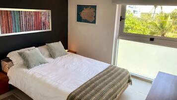 2 habitaciones, tabla de planchar con plancha, wifi y ropa de cama