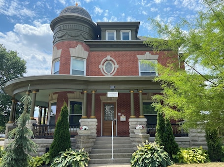 Exterior. THE VICTORIAN GUESTHOUSE BED & BREAKFAST - Room 1