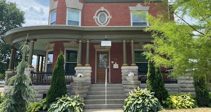 THE VICTORIAN GUESTHOUSE BED & BREAKFAST - Room 1