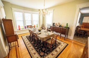 Dining - THE VICTORIAN GUESTHOUSE BED & BREAKFAST - Room 1 (Delphos)