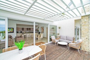 Outdoor dining - V02a Casa Preciosa · Villa with 2 Level Pool with Jet Tub (Sosua)