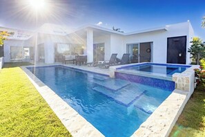 Piscine intérieure
