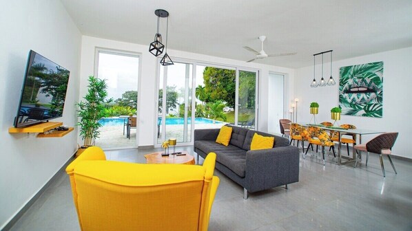 Smart TV - V18a Casa Sueño · Cozy 2-Level Villa w/ Pool around the mountain (Sosua)