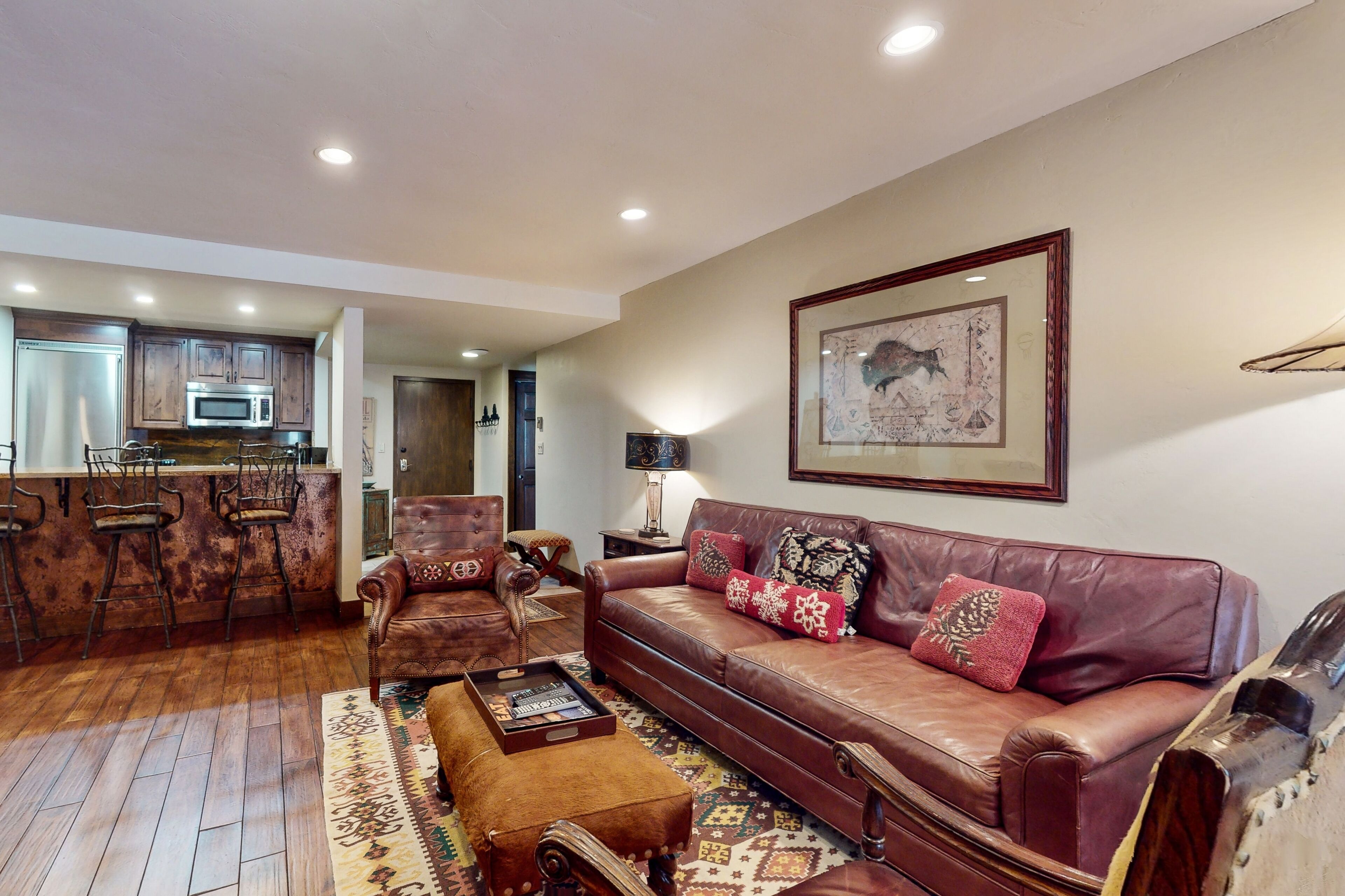 Fernseher, Kamin, Tischfußball, Tischtennisplatte