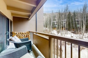 Property grounds - Ideally located condo with pool & hot tub, next to Vail Golf Club/Nordic Center (Vail)