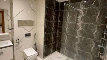 Sapone, shampoo, carta igienica