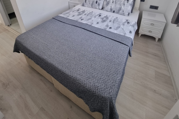 Economy Room, City View | Desk, laptop workspace, soundproofing, free rollaway beds