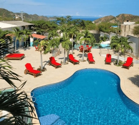 Pool. Hermosa Habitación Estándar Twin aA Pie De Playa