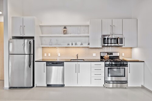 Luxury 2 Bedroom 2 Bathroom Loft Apartment In Williamstown With Great Amenities!