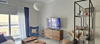 Maggie's Blissful Escape,90m2 sunny flat just 4-minute walk from the beach/city.