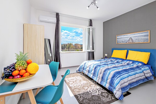 3 slaapkamers, een strijkplank/strijkijzer, wifi, beddengoed