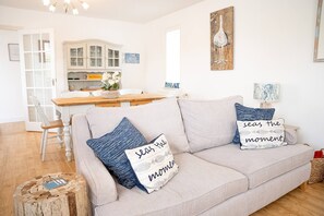 Smart TV - Whytecroft -Fabulous Family Fun! - Pass the Keys (Camber)