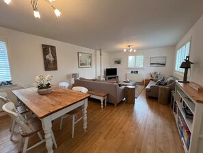 Smart TV - Whytecroft -Fabulous Family Fun! - Pass the Keys (Camber)