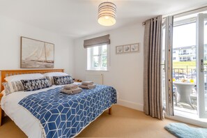 4 slaapkamers, een strijkplank/strijkijzer, gratis wifi, beddengoed