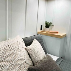 House - The Endeavor Tiny Home (Elizabethtown)