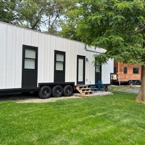 House - The Endeavor Tiny Home (Elizabethtown)