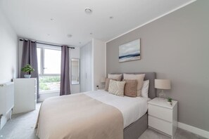 2 bedrooms, iron/ironing board, free WiFi, bed sheets - 2 Bed Balcony Flat in Colindale (London)