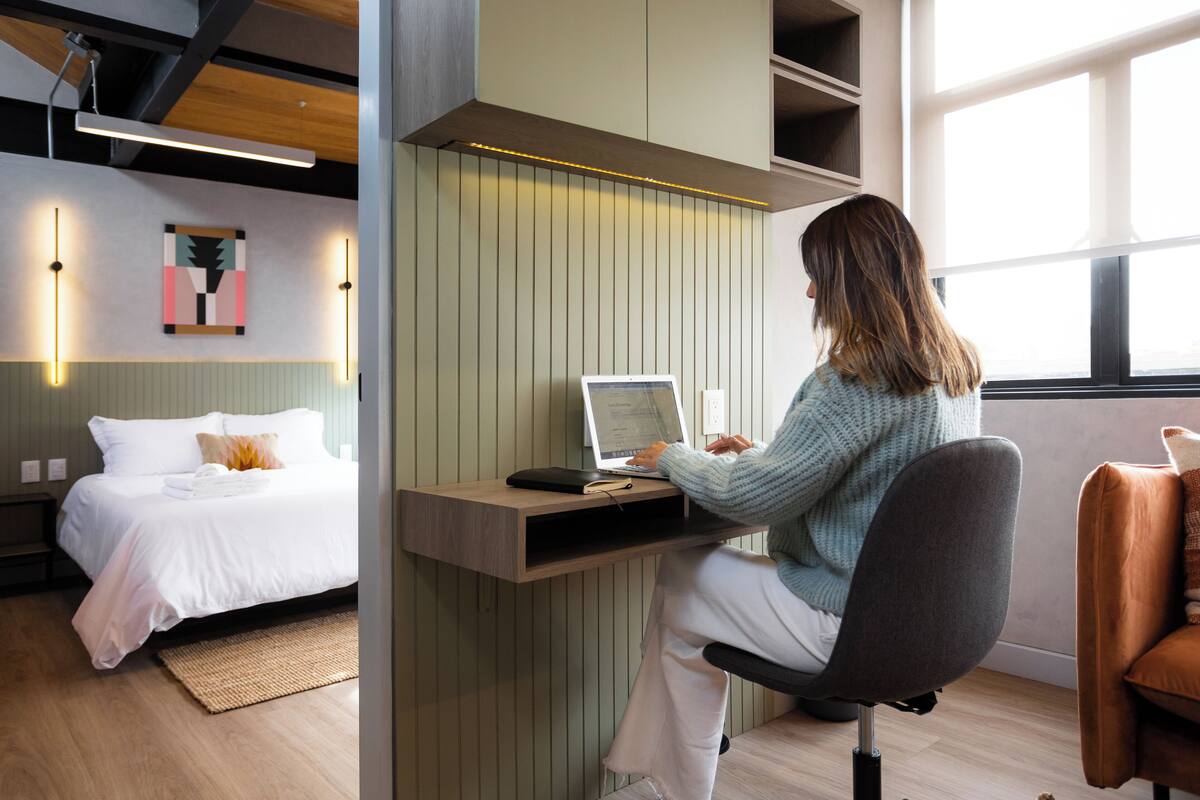 그랜드 아파트, 더블침대 1개 | 노트북 작업 공간, 암막 커튼, 무료 WiFi, 침대 시트