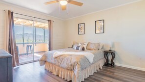 4 bedrooms, desk, free WiFi, bed sheets - The heart of the desert with amazing views and hiking trails right outside! (Tucson)