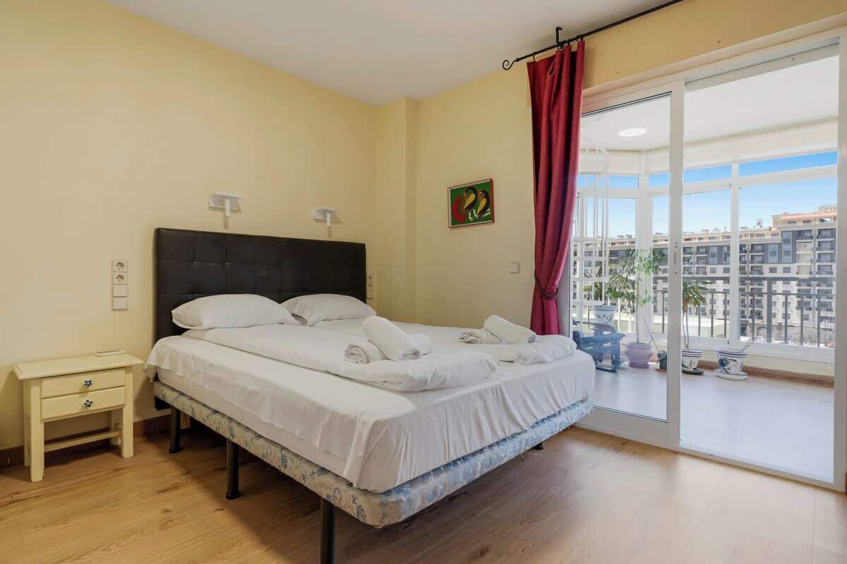 3 slaapkamers, een strijkplank/strijkijzer, gratis wifi, beddengoed