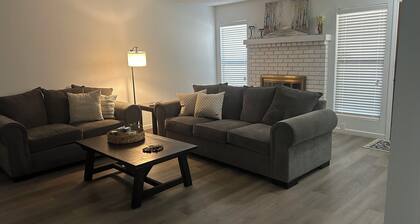 Visalia, cozy, clean condo ! Short drive to SEQUOIA NP & downtown.Pets welcome!