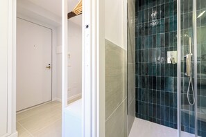 Shower, hair dryer, bidet, towels - La Stanza del Principe (Naples)