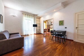 Interior - Re di Roma Lodge - Two Bedroom Apartment, Sleeps 3 (Rome)