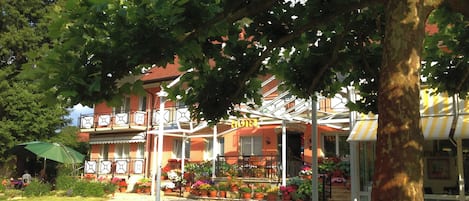 Esterni