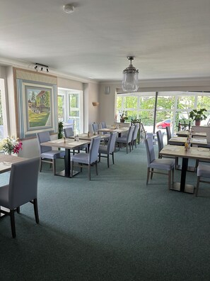 Daily buffet breakfast for a fee - Hotel Hofmann zur Mühle Garni (Bad Krozingen)