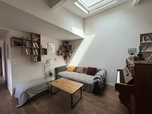 Living area - Maisonnette Cosy à Proximité de Paris - Majordome à Votre Disposition (Montreuil)