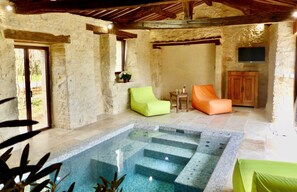 A heated pool - Maison Le Causse, private indoor swimming pool, 6 people maximum (Florimont-Gaumier)