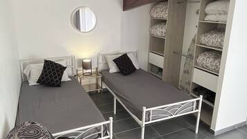 1 dormitorio, tabla de planchar con plancha, wifi gratis y ropa de cama
