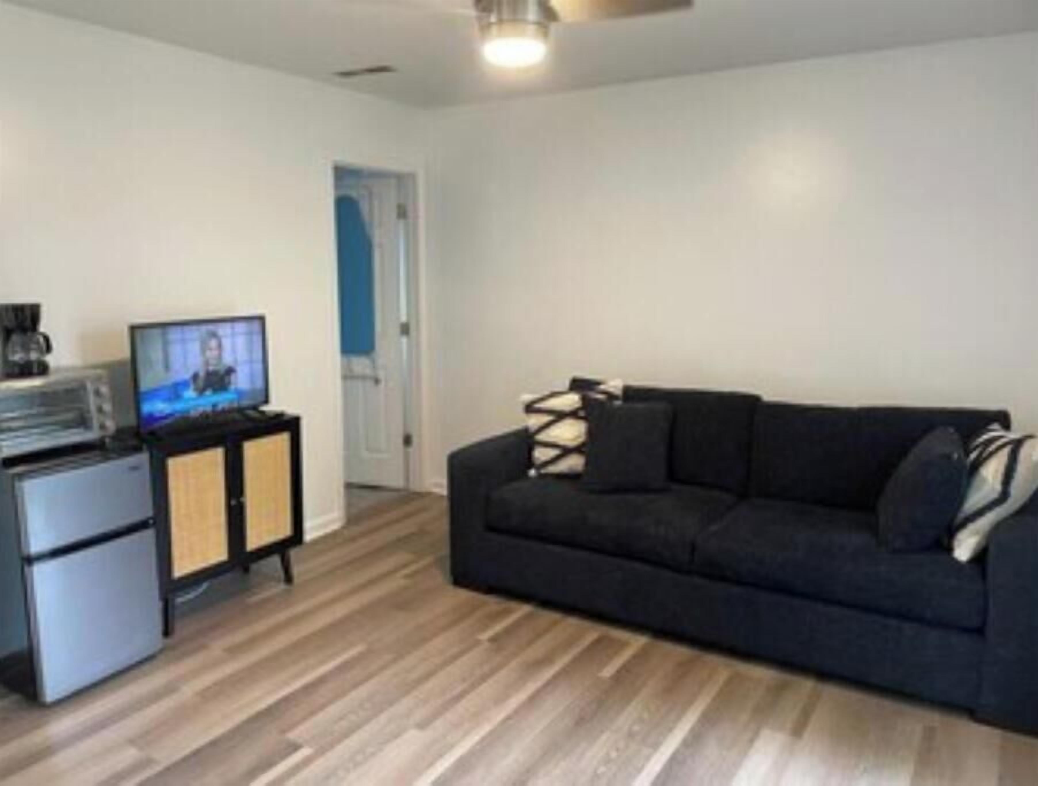 30 day min stay - Newly remodeled 1 bedroom suite