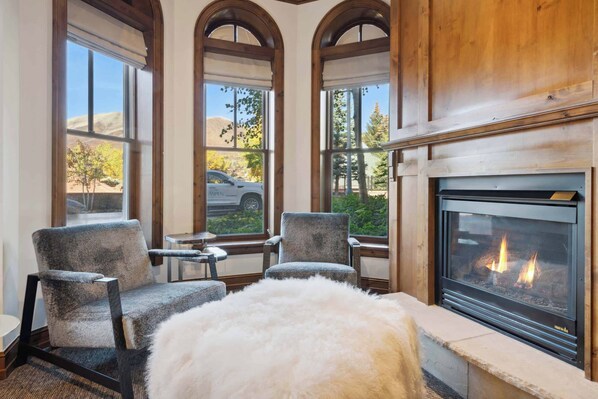 Interior - The Aspen Mountain Residences 02A - Studio Residence (Aspen)