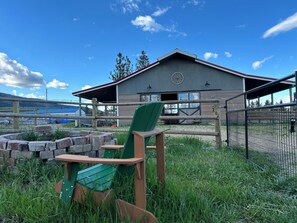 Property grounds - Beautiful mountain views, Close to trails, Pet friendly Farm Awaits you! (Florence)