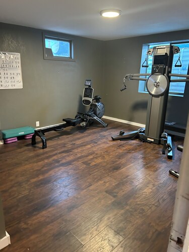 Beautiful mountain views, Close to trails, Pet friendly Farm Awaits you!
