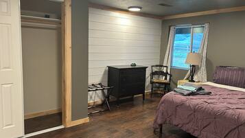 1 bedroom, desk, iron/ironing board, free WiFi