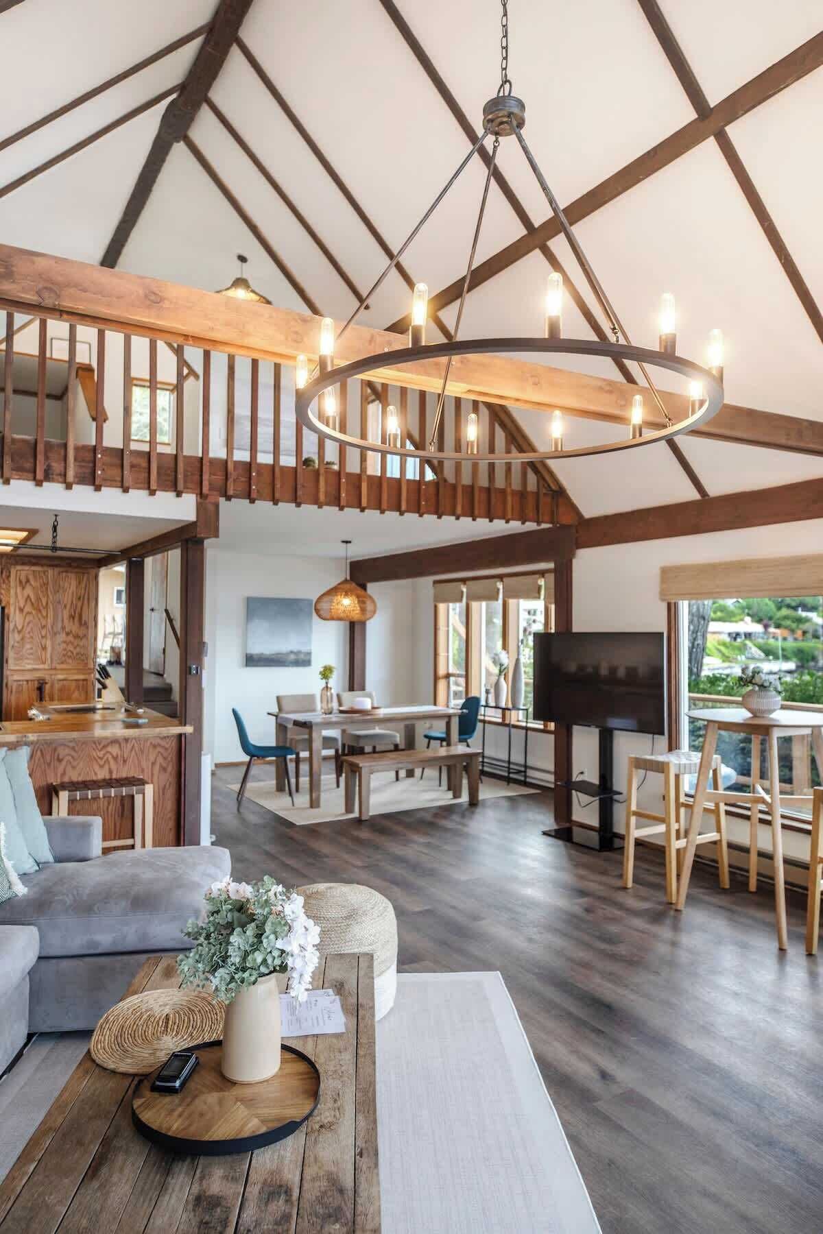 Una televisión, una chimenea