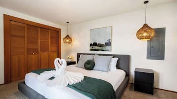 3 bedrooms, iron/ironing board, WiFi, bed sheets