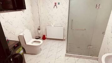 Dormitorio compartido básico | Baño