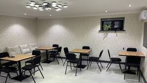 公共區域設有雪櫃、公共區域設有微波爐