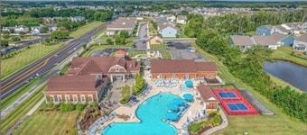 Large, beautiful house! 1.5 miles to Bethany Beach! Resort style amenities!!!