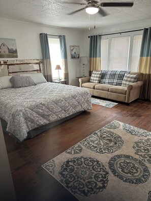 3 bedrooms, WiFi, bed sheets - Bed and Biscuit Inn
Pet friendly !
Near Kingdom come park & Pine mtn. (Partridge)