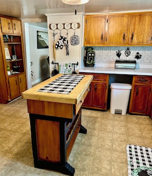 Interior - Bed and Biscuit Inn
Pet friendly !
Near Kingdom come park & Pine mtn. (Partridge)